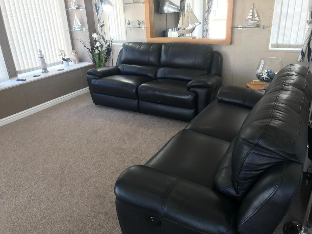 Hot Tub Accommodation North Wales Lodge ريل المظهر الخارجي الصورة