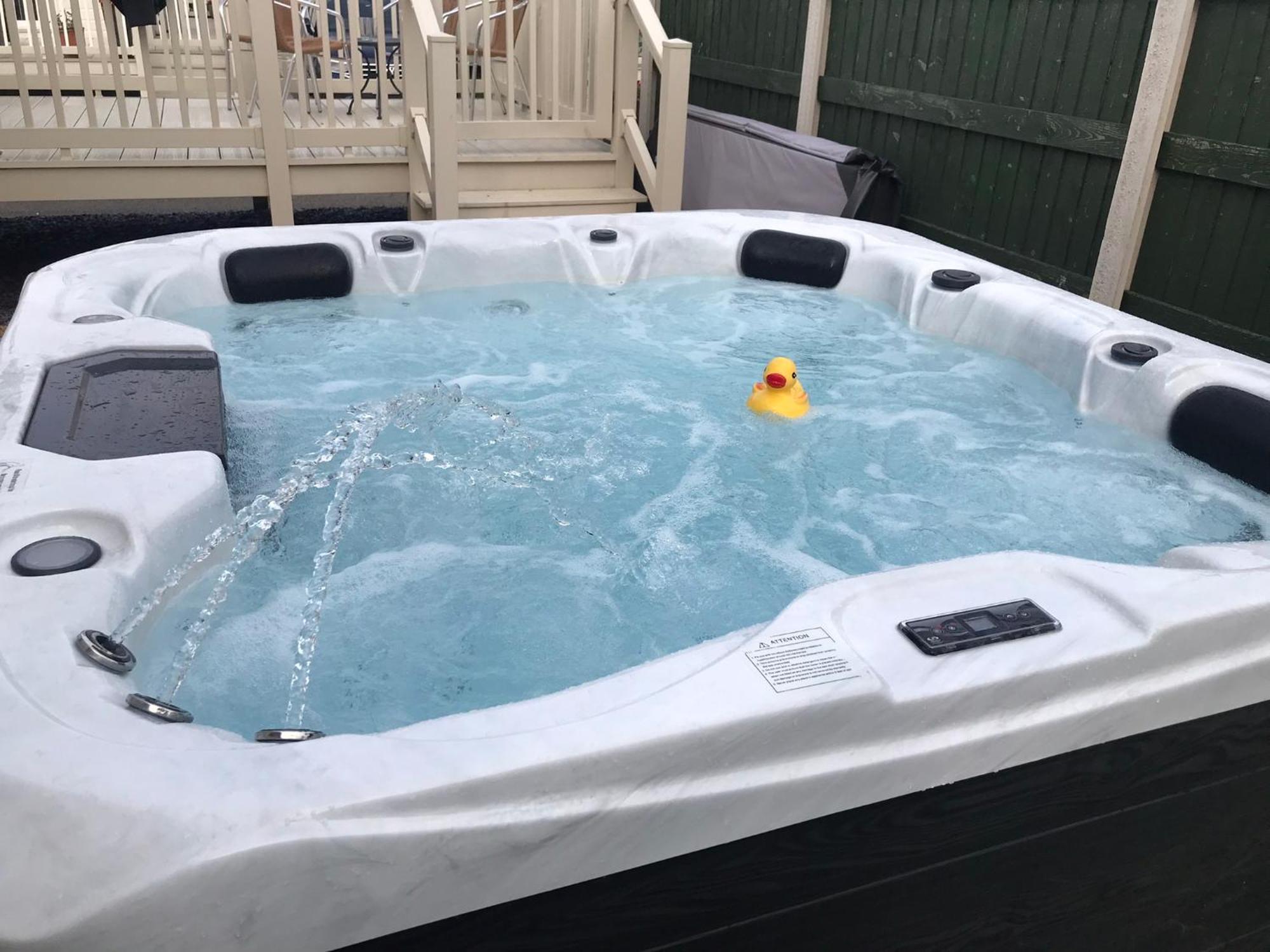 Hot Tub Accommodation North Wales Lodge ريل المظهر الخارجي الصورة